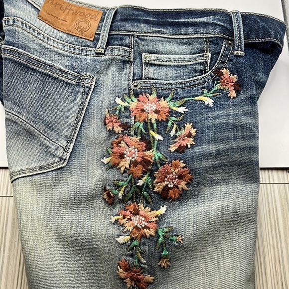 Driftwood Embroidered Floral Marilyn MID Rise NWT Size 27 - Picture 14 of 16